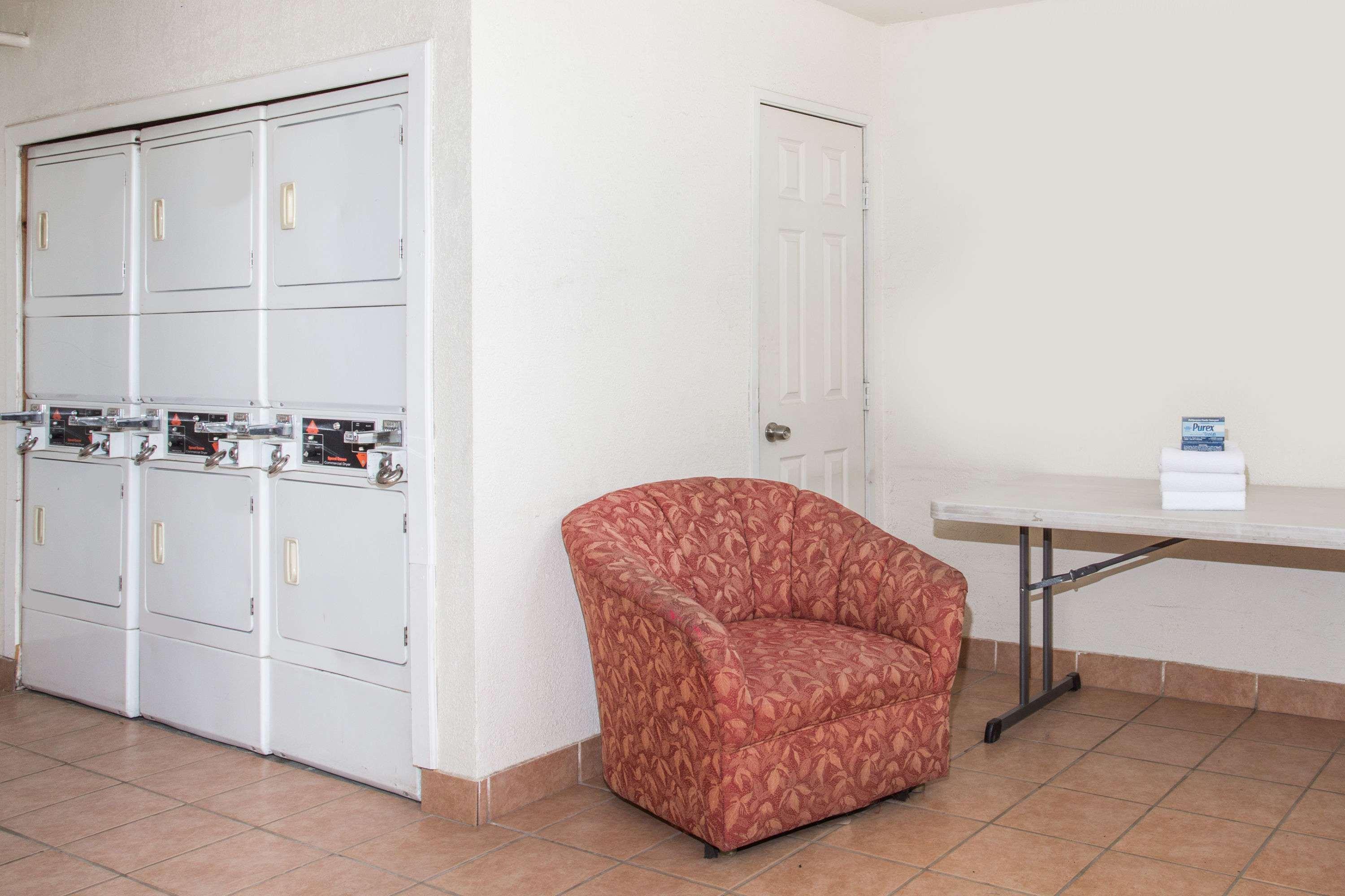 Days Hotel By Wyndham Peoria Glendale Area Екстер'єр фото