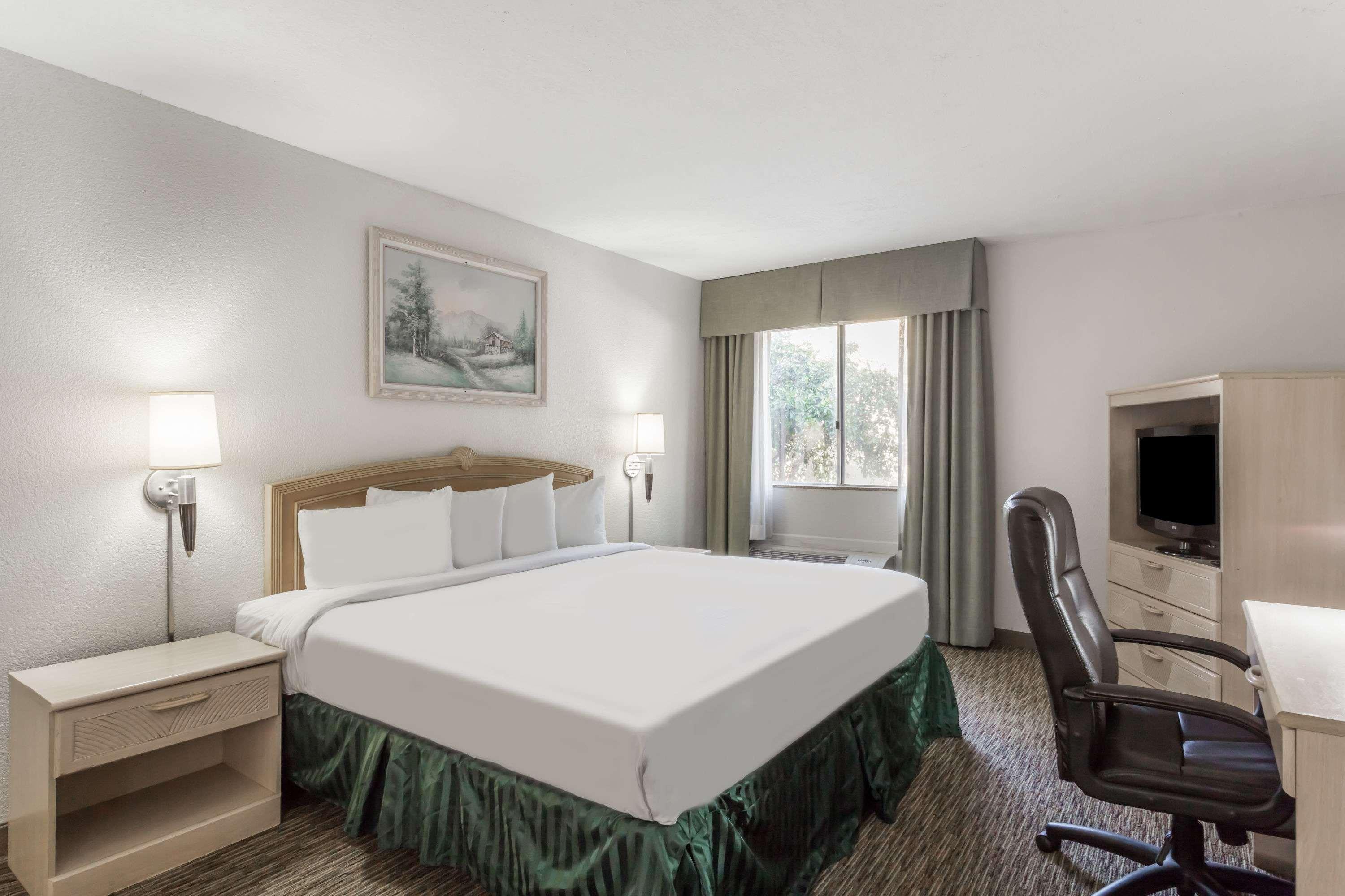 Days Hotel By Wyndham Peoria Glendale Area Екстер'єр фото