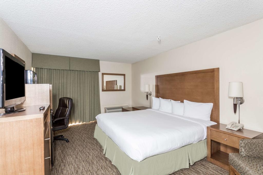 Days Hotel By Wyndham Peoria Glendale Area Екстер'єр фото